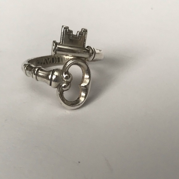 SOLD! 😊 Vintage Sterling Silver Old Key Ring - Picture 3 of 8